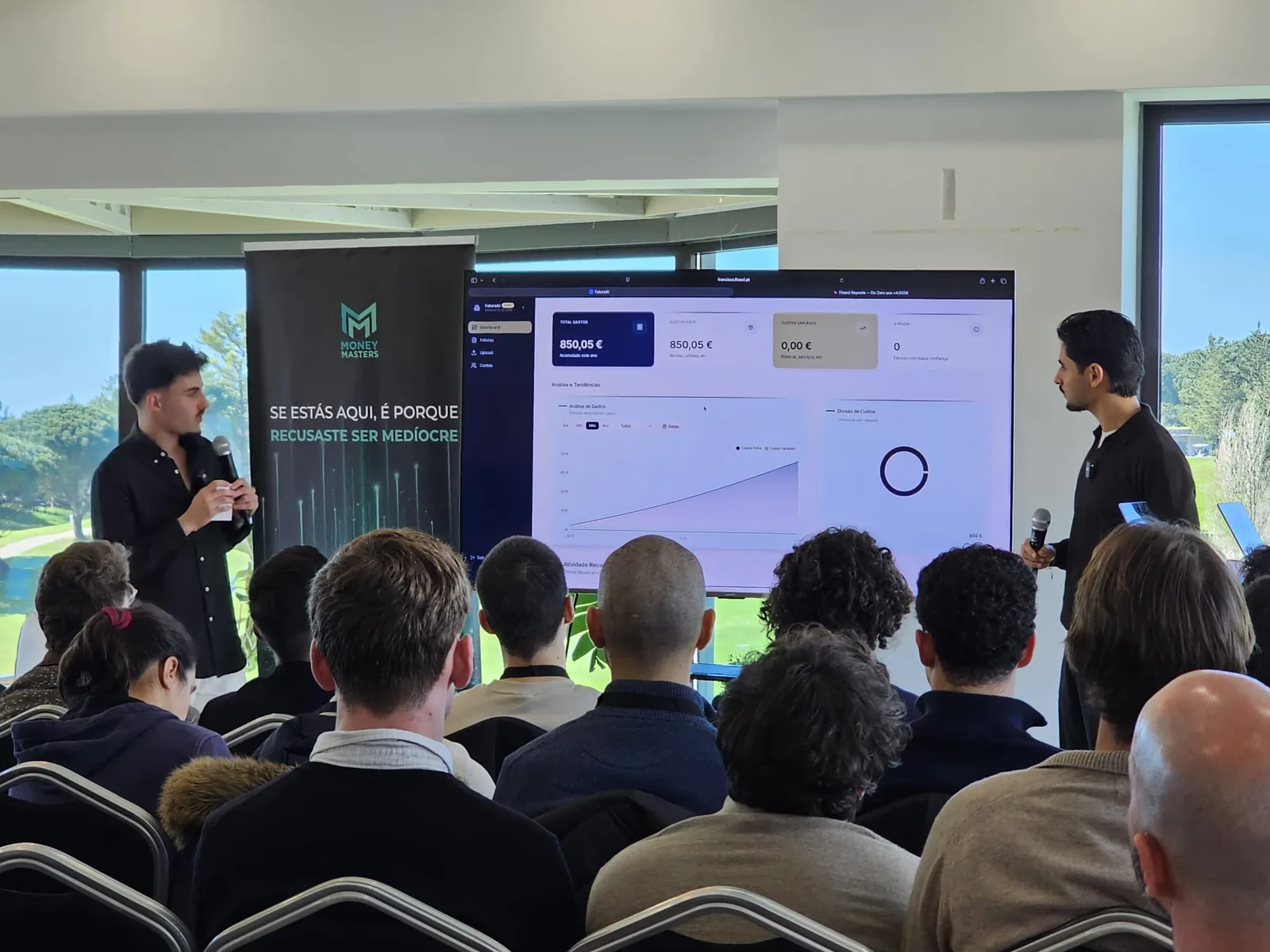 Equipa flowzi com o CEO da Made2Web após formação de inteligência artificial em Lisboa